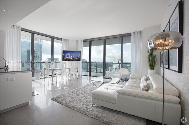 Building Photo - 88 SW 7th St Unit 88 SW 7th St # 1902 Rental