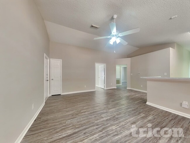 Photo - 3131 Kelling St