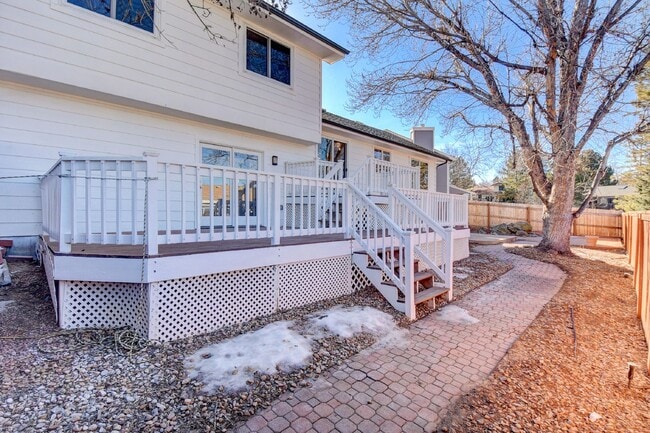 Building Photo - Willow Creek Home 4BR/3BA with attached 2 car garage! AVAIL 7/15/26