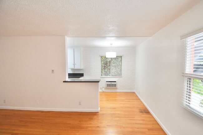 Photo - 11143 Aqua Vista St Unidad 04