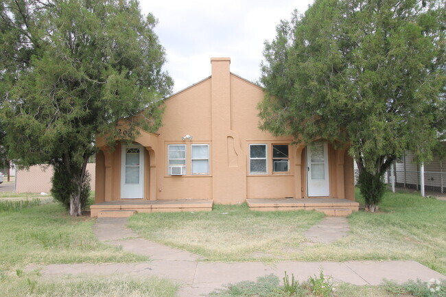 Building Photo - 1200 Wallace St Rental