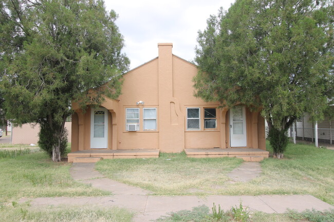 Building Photo - 1200 Wallace St Rental