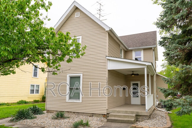 Building Photo - 1211 E Hanna Ave