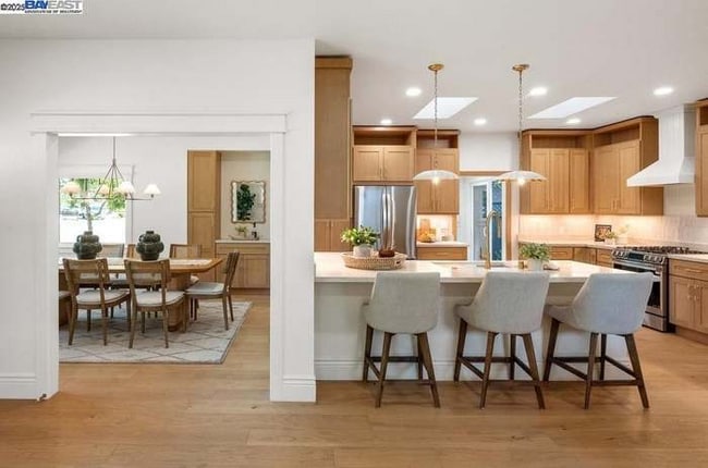 Photo - 4374 First St