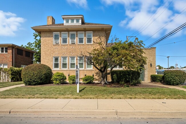 Photo - 2418 Burr Oak Ave Unit 1E