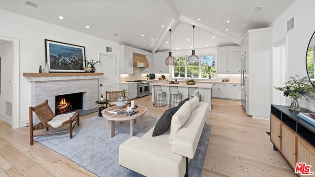 Photo - 1330 N Wetherly Dr