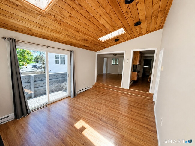 Photo - 311 Racebrook Rd