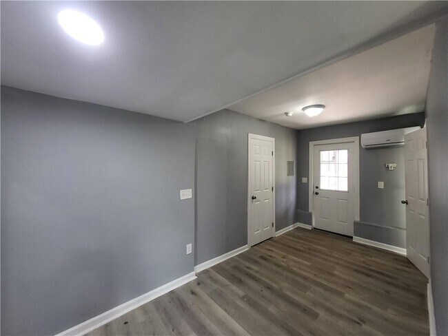 Photo - 2308 Lakewood Ave SW