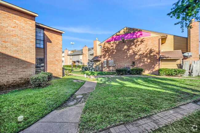 Building Photo - 9090 S Braeswood Blvd Unit Apt 26