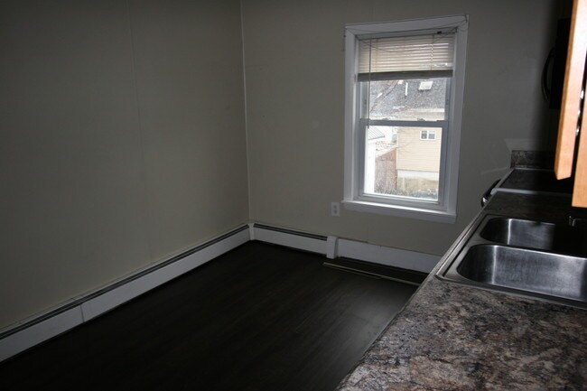 Kitchen - 333 Ohio St Apartments