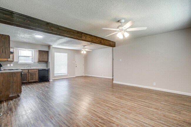 Photo - Charming Home located in the heart of Burleson!