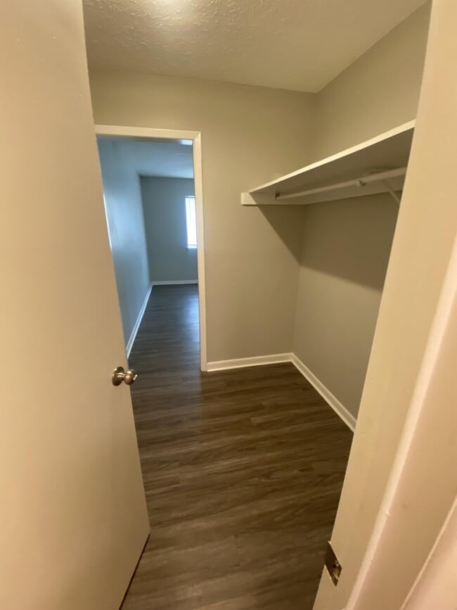 Photo - 919 Applewood Ln