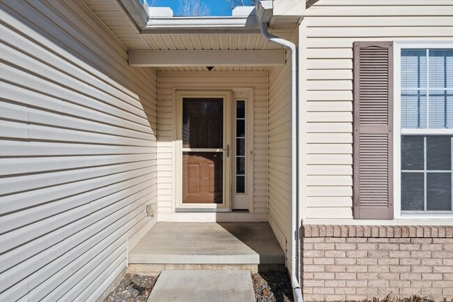 Photo - Large 3 Bed 2 Bath ranch for rent