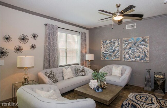 Photo - 3 br, 2 bath Duplex - 5729 Bryant Irvin Rd...