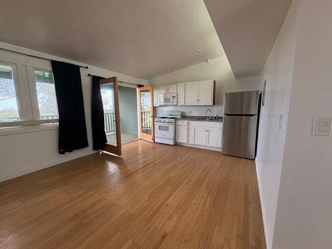 Cocina/Comedor - 1400 San Remo Dr Unidad 1404 San Remo Drive