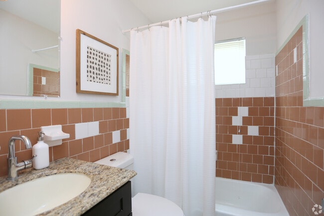 Photo - Dwell at Hollywood