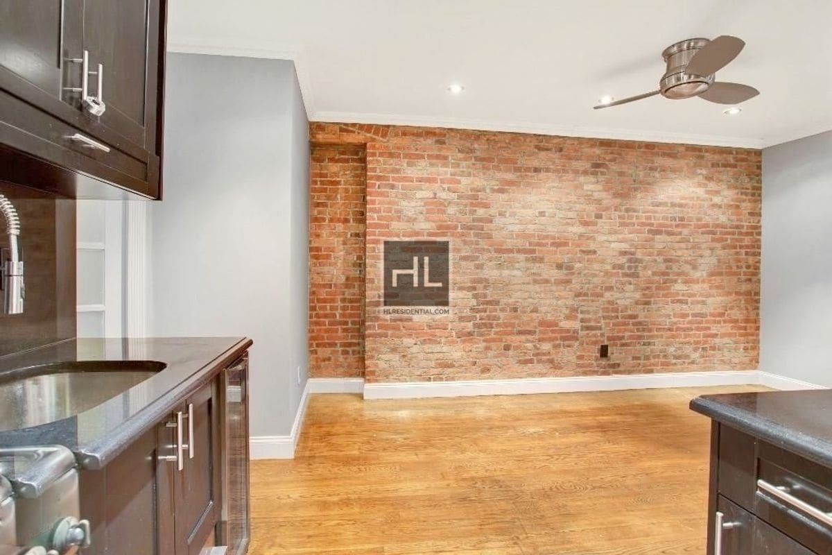 E 9TH ST. - E 9TH ST. Apartment Unit 3