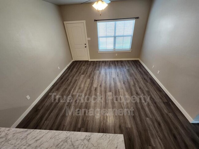 Photo - 418 E 13th St