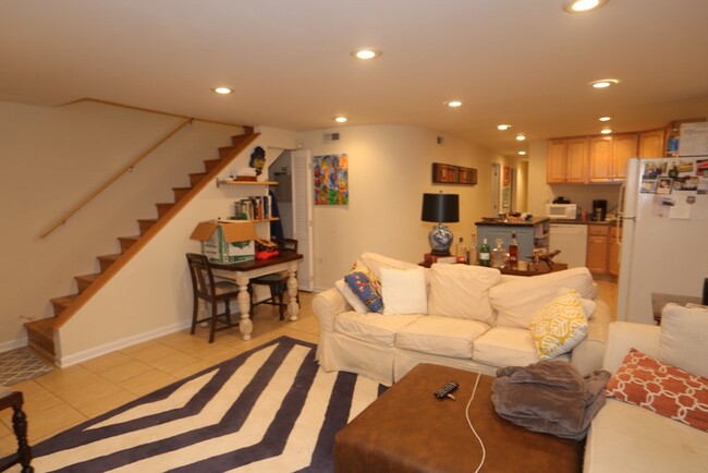 Photo - 2137 N Sheffield Ave Apartments Unit G07C