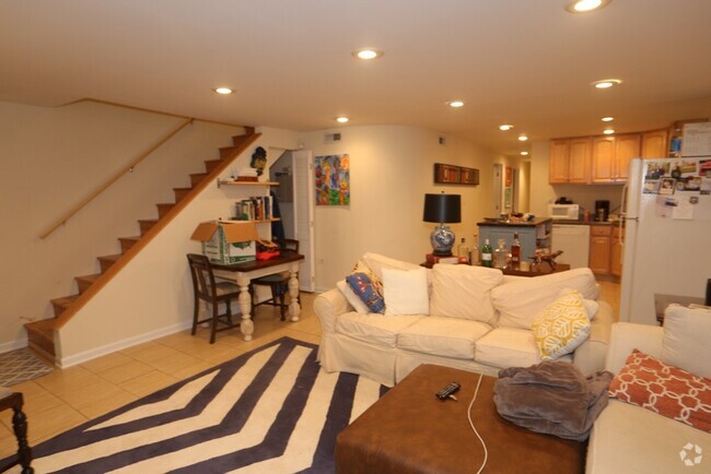 Building Photo - 2137 N Sheffield Ave Unit G07C Rental