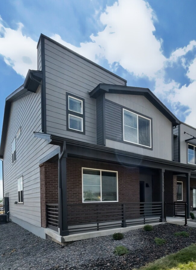 Building Photo - Stunning 3-Bed Townhome in Northglenn w/ 2...