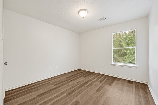 Photo - 146 S Walden Elms Cir
