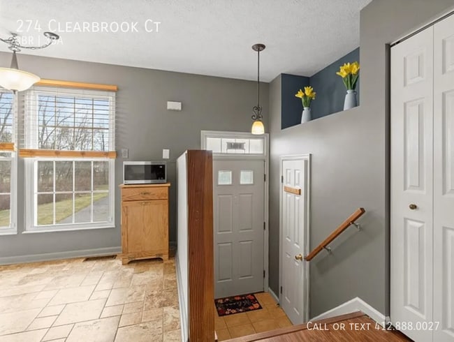 Photo - 274 Clearbrook Ct