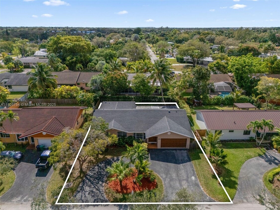 Photo - 9034 SW 163rd Ter (Palmetto Bay, FL)