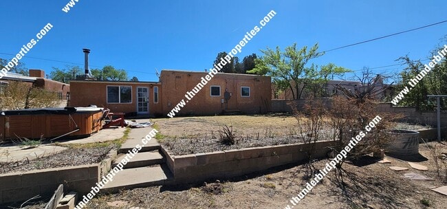 Photo - 2 miles from UNM cute 2 bedroom 1 bath