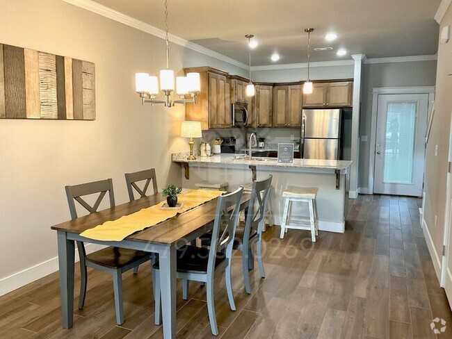 Building Photo - 2 Bed/ 2.5 Bath | New Townhomes in Siloam ...