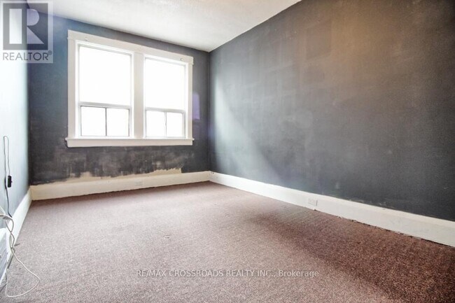 Photo - 2001 Yonge St