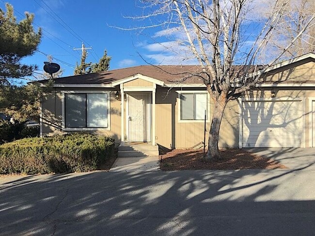 Building Photo - Reno Duplex - 1 Pet Friendly, Garage, Dishwasher, Washer/Dryer Hookups, Central A/C