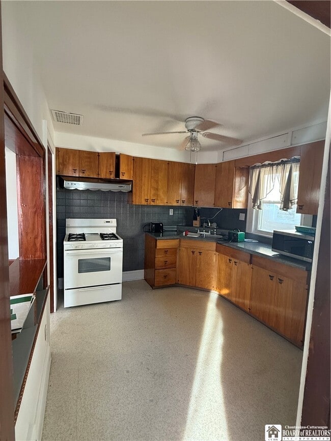 Photo - 258 Abbott Rd