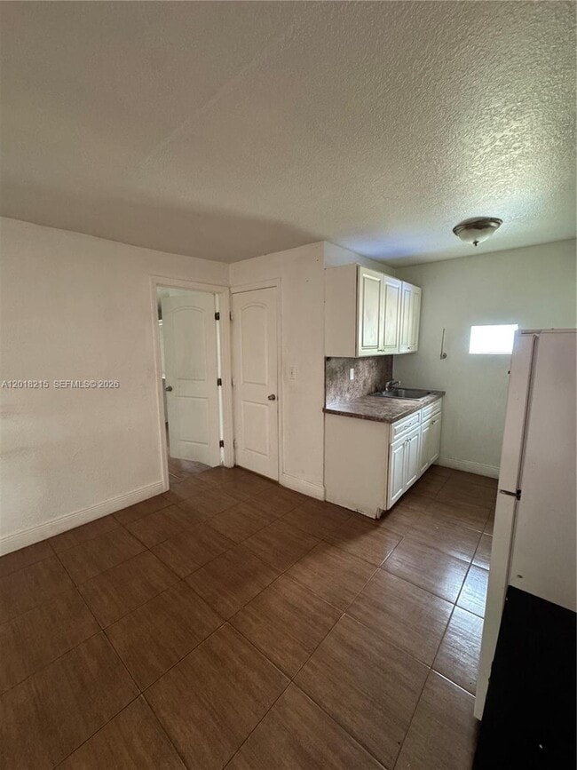 Photo - 410 N 58th Ave