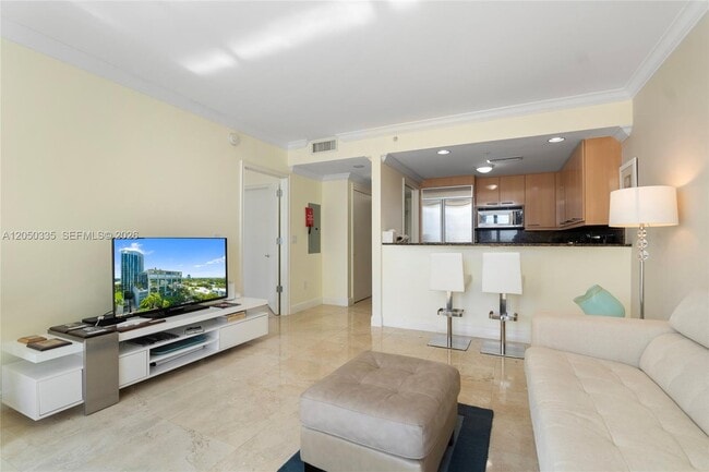 Photo - 3350 SW 27th Ave Unidad 1003