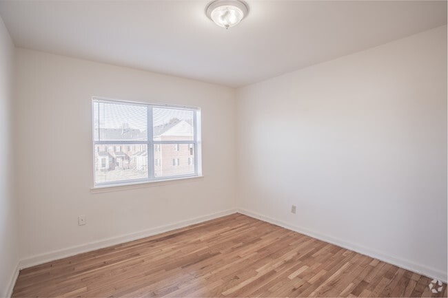 1BR,1BA,-655SF