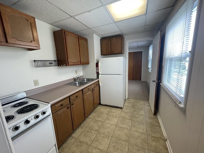 Photo - 416 E 2nd St