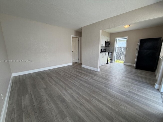 Photo - 2300 Douglas St Unit 5