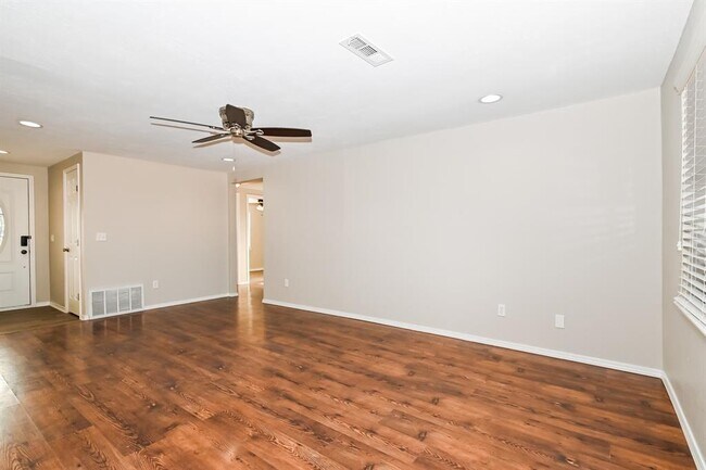 Photo - 1105 S Avery Dr