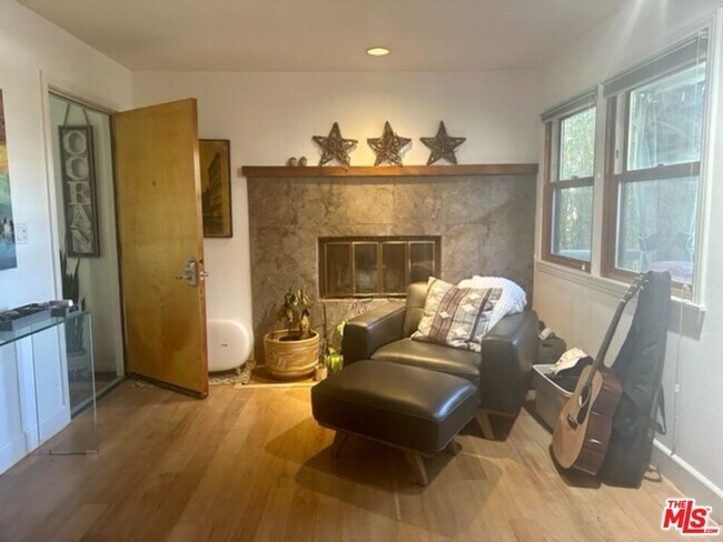 Building Photo - 126 Galleon St