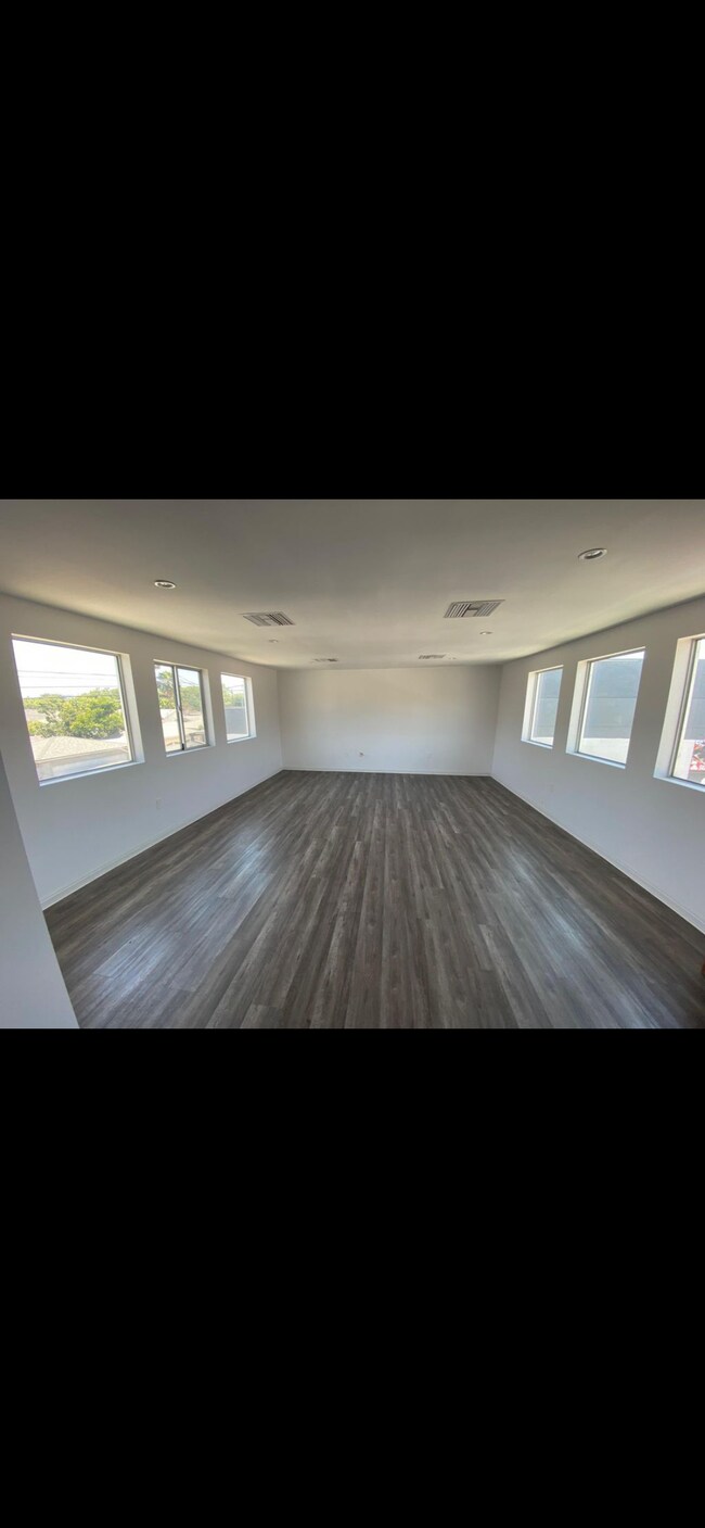 Photo - 1608 W Burbank Blvd Unidad a