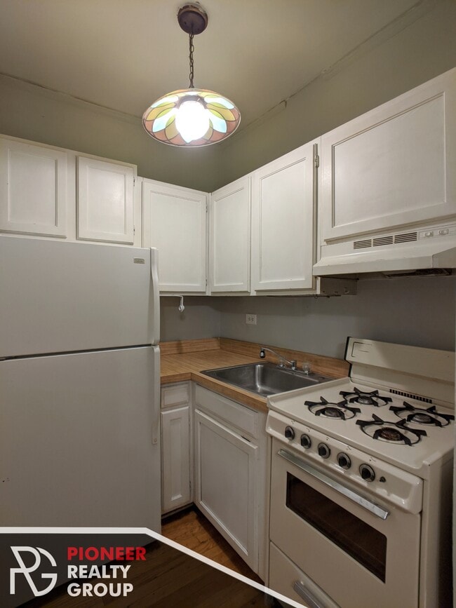 Photo - 832 W Wolfram St Unit 837-102