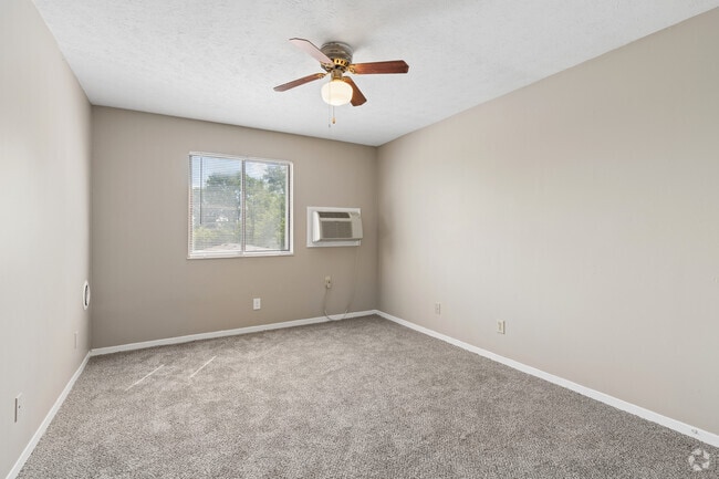 2BR, 1BA - 850SF - Bedroom