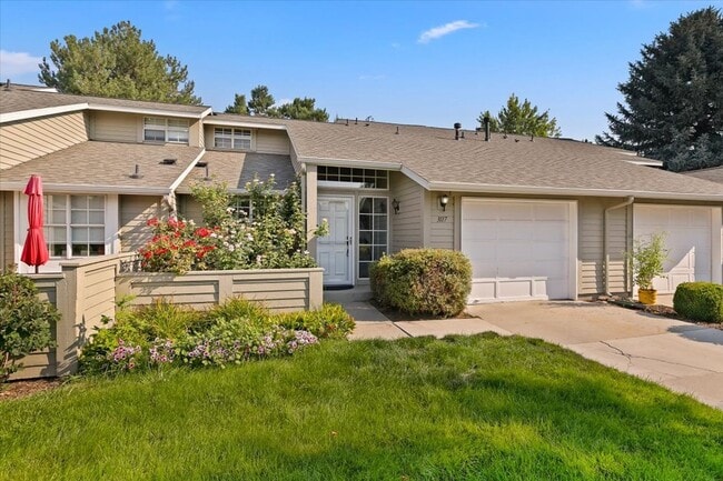 Building Photo - Charming SE Boise Townhome Near the Greenbelt