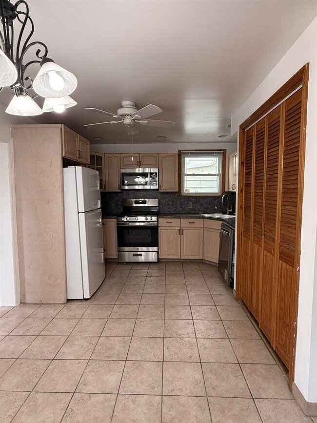 133 Centre Ave