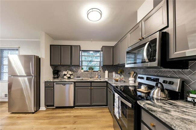 Photo - 3390 Creek Valley Dr SE