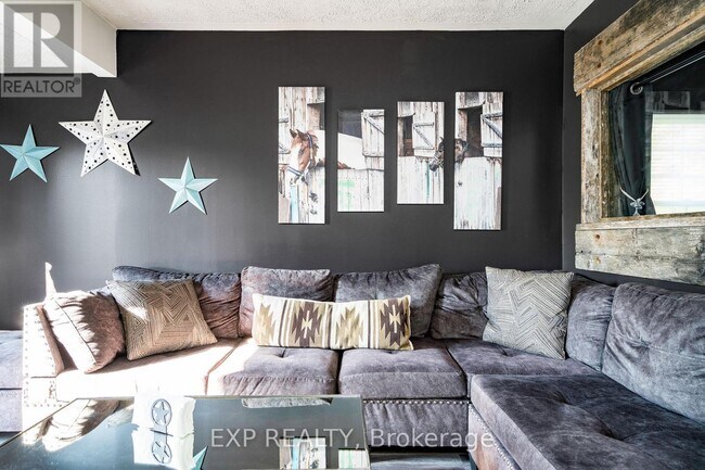 Photo - 27 Sunnidale Rd S