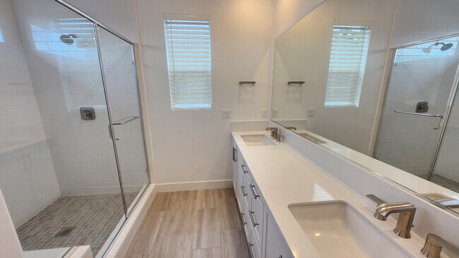 New Blinds in the bathroom - 27444 Shining Willow Ln