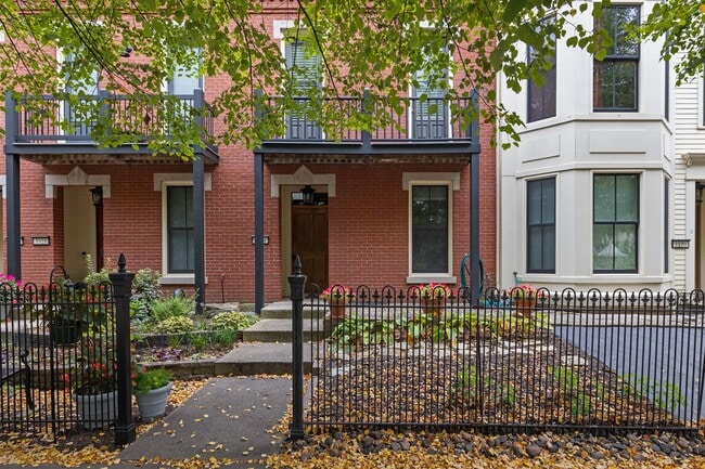 Building Photo - St Charles Area Townhouse