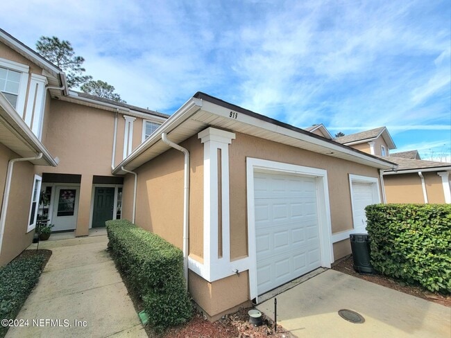 Building Photo - 915 Scrub Jay Dr Rental